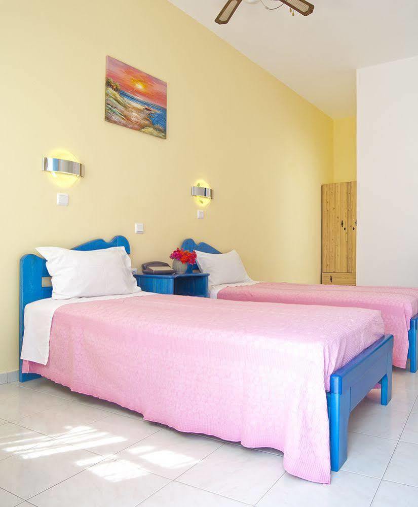 Pelagos Hotel - Apartments Иос Хора Екстериор снимка
